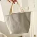 Einfache einfarbige Canvas-Lunchtasche mit Reißverschluss und stabilen Griffen für Arbeit. - Hellgrau