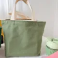 Green canvas lunch bag for office workers, portable bento handbag, minimalist casual design. - Army Green