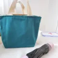 Green canvas lunch bag with beige handles, portable bento tote bag for office workers and daily use. - Teal