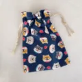 Leinwand Kordelzug Tasche mit niedlichem Cartoon Hund und Katze Muster fuer die taegliche Aufbewahrung. - M / 19cm x 24cm / Dunkelblau Hundedruck