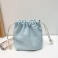 Hellblaue Kordeltasche aus Leinfarbenem Stoff, einfarbige Make-up-Aufbewahrungstasche. - Hellblau