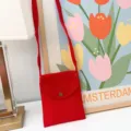 Minimalistische rote Canvas Handytasche zum Umhängen für Damen, leichte vertikale Pendlertasche. - Rot