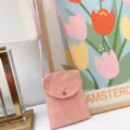 Rosa Canvas Handytasche Detailansicht, leichte Umhängetasche für den täglichen Alltag. - Rosa