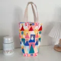 Joli sac cabas en toile avec motif de maison de dessin animé pour tasse isotherme. - Maison de dessin animé colorée