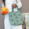 Grüne Cord-Tragetasche mit süßem gesticktem Smiley-Gesicht, lässige Handtasche für Alltag. - Grüner Smiley