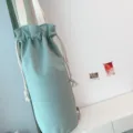 Einfarbige Canvas-Tragetasche für Wasserflaschen, tragbare Thermosbecher-Hülle in Macaron-Grün. - Klein (Kann als Tassenhülle verwendet werden) / Durchmesser 12cm / Bohnengrün