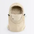 Detailopname van de winterse winddichte fleece bivakmuts, met dikke thermische voering en koorden. - Eén maat / Khaki