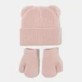 Detailaufnahme der rosa gestrickten Kinder Winter Bärenohren Mütze und passender Handschuhe. - S (0-6 Monate) / Hut und Handschuhe Set / Rosa