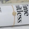 Exquisite gold clover zirconia bracelet with sparkling stones and adjustable chain design. - Rotating Clover Pull-out Style (SL90403) / Gold