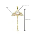Colgante de cetro de ala chapado en oro con circonita brillante para joyería de moda de mujer - Colgante Largo de Cetro con Alas de Pájaro (NAA03-8)