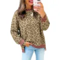 Dames casual crewneck sweatshirt met luipaardprint en roze stippen patchwork ontwerp. - S / Tops / Bruin