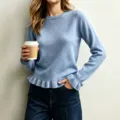 Pull en tricot bleu clair à col rond et manches longues avec élégant volant pour femmes. - S / Bleu
