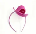 Cerchietto cappello da cowboy labbra strass rosa primo piano per festa e festival. - Rosso rosa