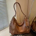 Stylish brown leather shoulder bag for women, large capacity daily tote and handbag. - Brown