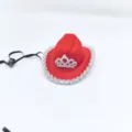 Mini cappello da cowboy rosso con corona argentata e bordo glitterato, ideale per feste. - Cappello a corona rosso