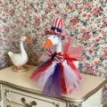 Set di vestiti per oca patriottica da 7 pollici con cappello a cilindro papillon e tutu - Piccolo cilindro, papillon e gonna