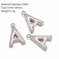 Ciondolo lettera A in acciaio inossidabile, charm DIY 11x16mm per creazione gioielli. - Ciondolo Lettera A / Argento