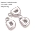 Prachtige roestvrijstalen opgeblazen letter D hanger voor DIY sieraden, maat 6x10mm. - D-1