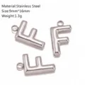 Ciondolo lettera in acciaio inossidabile accessorio gioiello DIY 9x16mm, ciondolo elegante. - Ciondolo Lettera F / Argento