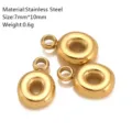 Roestvrijstalen donut bedels voor DIY sieraden maken, kleine gouden hanger bevindingen en accessoires. - Letter O - Goud