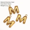 Ciondolo con lettera M in acciaio inossidabile per bigiotteria fai da te oro puffy charm - Ciondolo Lettera M / Oro