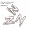 Ciondolo lettera in acciaio inossidabile DIY gioielli accessori, misura 11x16mm, resistente. - Ciondolo Lettera N / Argento