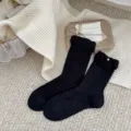 Calcetines negros de mujer estilo ballet con detalles de perlas y dobladillo elegante. - Talla única / Negro