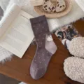 Calcetines de media caña con gato flocado para mujer, cómodos calcetines de algodón con lunares. - Talla única / Dibujo animado con lunares café