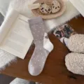 Calcetines de tubo medio con diseño de gato lindo para mujer, algodón suave casual designer. - Talla única / Dibujo animado con lunares beis