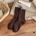Chaussettes mi-hautes côtelées marron style coréen pour femmes avec pois bleus et volants. - Taille unique / Pois marrons