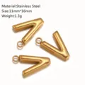 Ciondolo con lettera V in acciaio inox, variante accessorio per gioielli 11x16mm. - Ciondolo Lettera V / Oro