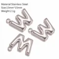 Ciondoli lettere in acciaio inossidabile fai da te accessori per gioielli 13x15mm. - Ciondolo Lettera W / Argento