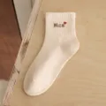 Chaussettes mi-hautes mignonnes en fil pointillé pour femmes, chaussettes en coton beige brodées. - Taille Femme 35-39 / Alphabet