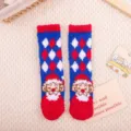 Chaussettes de Noël douillettes en polaire corail avec adorable chiot et motif losanges. - Taille unique / Père Noël à losanges