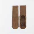 Braune Anti-Rutsch Yoga Socken für Damen, bequeme mittelhohe Fitness Pilates Sportsocken. - Damen 35-39 / Kaffeebraun