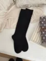 Einfarbige schwarze Kniestrümpfe für Damen, klassische japanische Stulpen für Herbst und Frühling. - Einheitsgröße / Schwarz