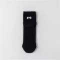 Schwarze Herren Sport-Crew-Socken mit besticktem Buchstaben, lässige bequeme Baumwollsocken. - Einheitsgröße / Schwarz