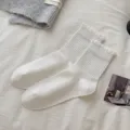 Calcetines blancos con volantes, elegantes calcetines de algodón minimalista coreano. - Talla única / Borde floral