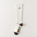 Weisse athletische Kompressions-Wadensocken, Fitness-Lauf-Sport-Elastiksocken - Einheitsgröße / Gebrochenes Weiß