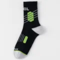 Herren Baumwolle Sportsocken, schwarz mit grünen und grauen Details, perfekt für Training. - Einheitsgröße / Schwarz
