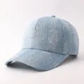 Gorra de béisbol de mezclilla azul claro con pedrería brillante, visera curva, estilo moderno. - Ajustable / Diamante Minimalista - Azul Claro