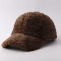 Gorra de béisbol de forro polar marrón para invierno, gorro de felpa cálido para exteriores. - Ajustable / Felpa Corta Espesada Café Oscuro