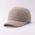 Vista detallada de la gorra de béisbol de punto de felpa cálida con visera curva. - Ajustable / Punto Ondulado Caqui