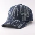 Gorra de béisbol de mezclilla azul oscuro con rayas desgastadas, estilo urbano casual. - Ajustable / Rayas Desgastadas - Azul Oscuro