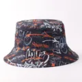 Vista de cerca del sombrero de pescador con estampado de grafitis callejeros modernos. - Talla única / Graffiti de Personalidad