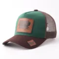 Gorra trucker mesh casual al aire libre con parche de cuero gallo, gorra transpirable verano. - Estilo Parche Cuero Gallo (BQ657) / Verde & Marrón