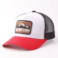 Gorra trucker roja y blanca con elegante parche bordado de montaña y malla transpirable. - Ajustable / Gorra Malla Parche Montaña / Blanco Rojo