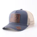 Gorra trucker gris de malla con parche de cuero marrón bandera de pez, casual y transpirable. - Ajustable / Estilo Parche Cuero Pez (BQ657) / Gris oscuro