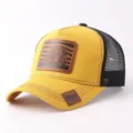 Estilo gorra de camionero de malla amarilla y negra con parche de cuero de león casual - Estilo Parche Cuero León (BQ657) / Amarillo