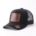 Gorra de camionero negra clásica de malla con parche de cuero marrón de tractor y bandera. - Estilo Parche Cuero Camión (BQ657) / Negro